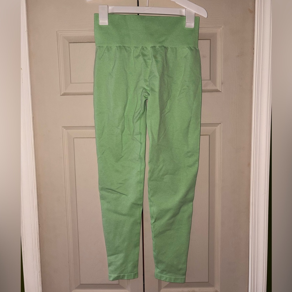 NVGTN Pistachio Scrunch Seamless Leggings